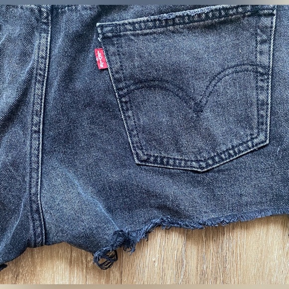 Revolve Levi’s 501 Size 32 black destroyed fray hem denim jeans shorts - Picture 9 of 16